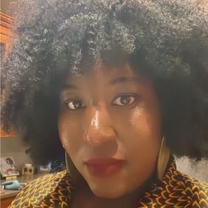 Meet your Posher, Tolani